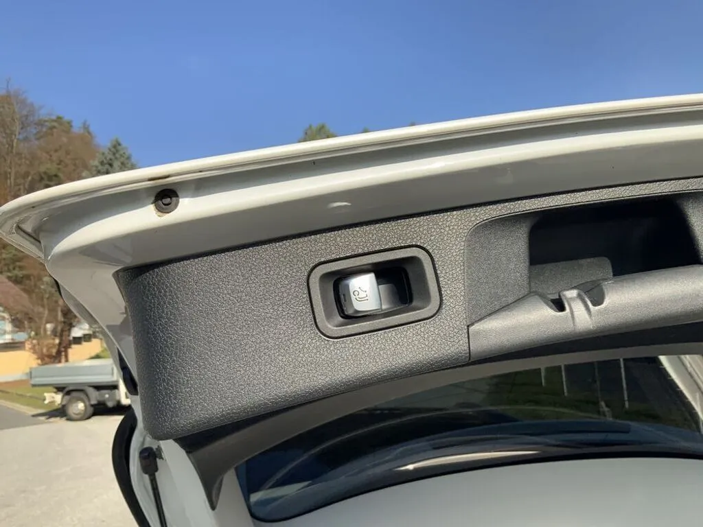 Mercedes-Benz E-Klasse E 400 d 4Matic (213.223) – Bild 30