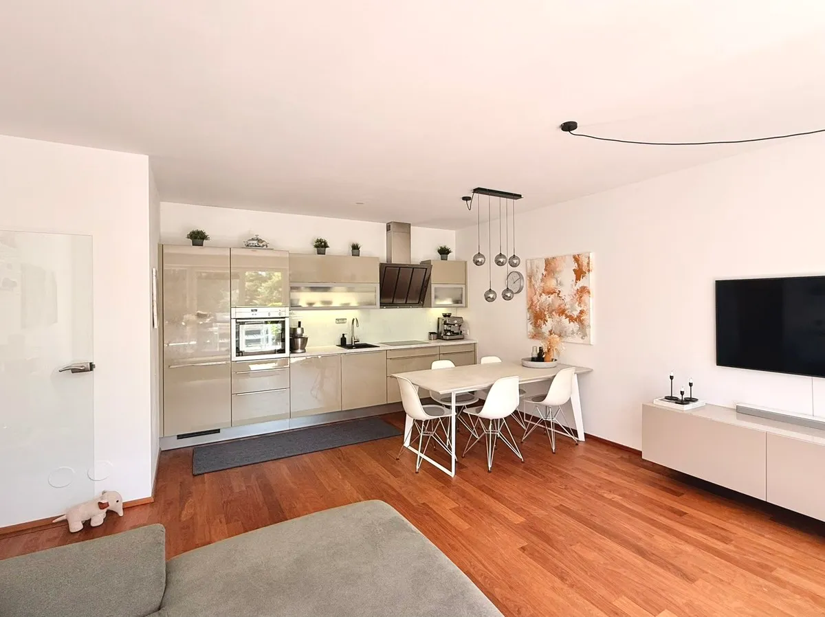 Helle Penthouse-/ Terrassenwohnung in Graz-Mariatrost auf der Platte - ca. 80 m² Wohnfläche, 41 m² Terrasse, 2 Stellplätze inkludiert - Ansicht 2