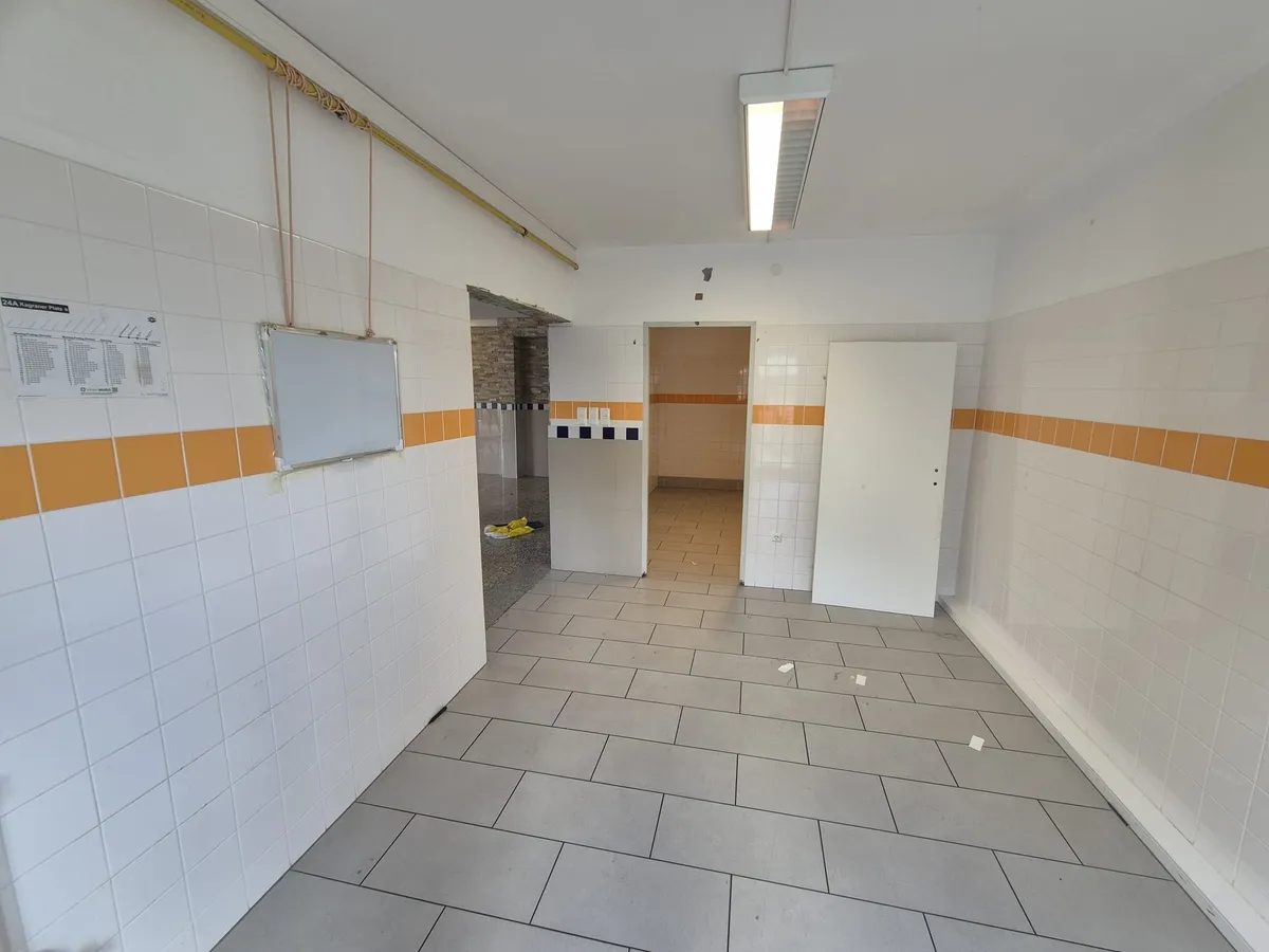 Gewerbefläche an Breitenleer Straße mit Vorgarten und mehreren Stellplätzen - Ansicht 3
