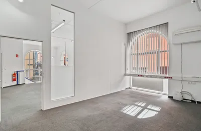 Gewerbeimmobilie mieten in Wien – 980 m², € 12