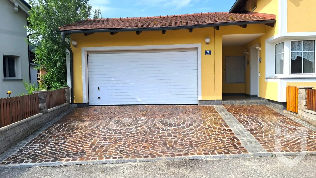 EXKLUSIVES EINFAMILIENHAUS MIT POOL UND TRAUMHAFTEN NATURBLICK! – pohled 3