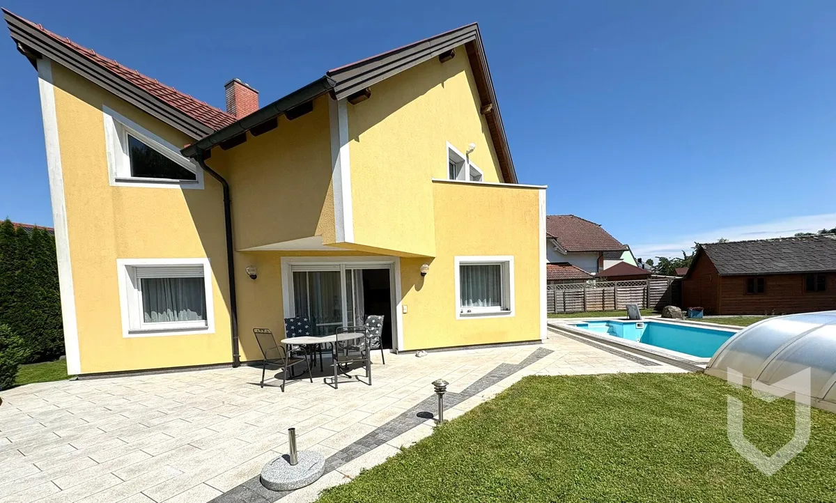 EXKLUSIVES EINFAMILIENHAUS MIT POOL UND TRAUMHAFTEN NATURBLICK! – pohled 2