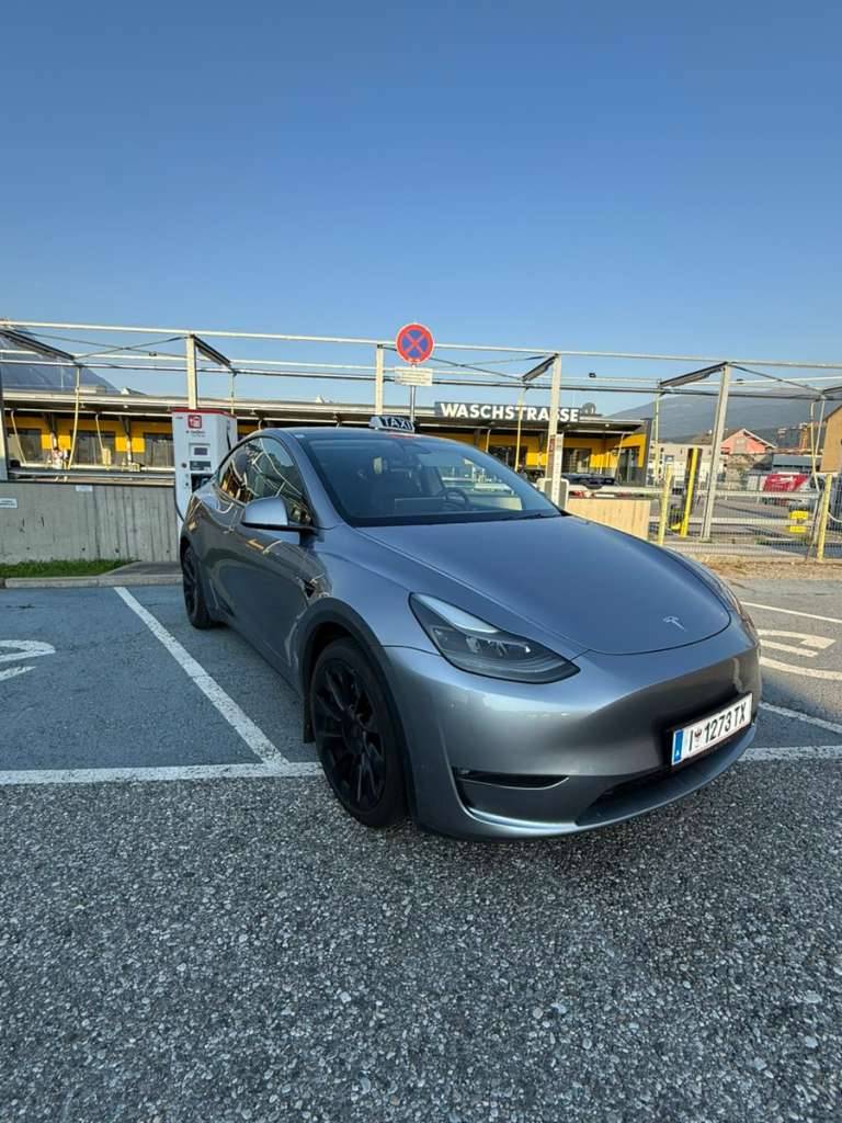 Tesla Model Y Long Range AWD 75Kwh SUV/ Geändewagen
