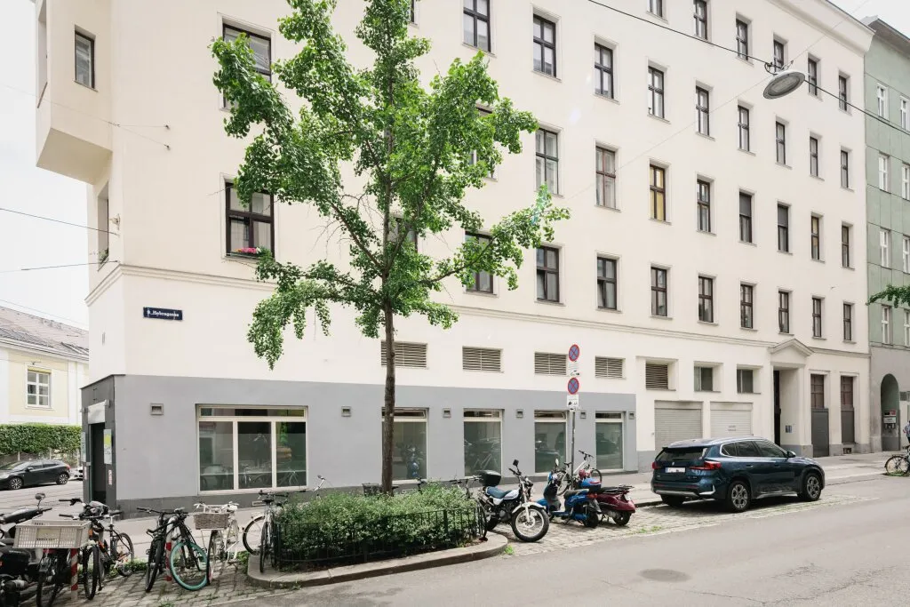 Familienfreundliche 5-Zimmer-ALTBAUWOHNUNG mit Stil - Ansicht 3