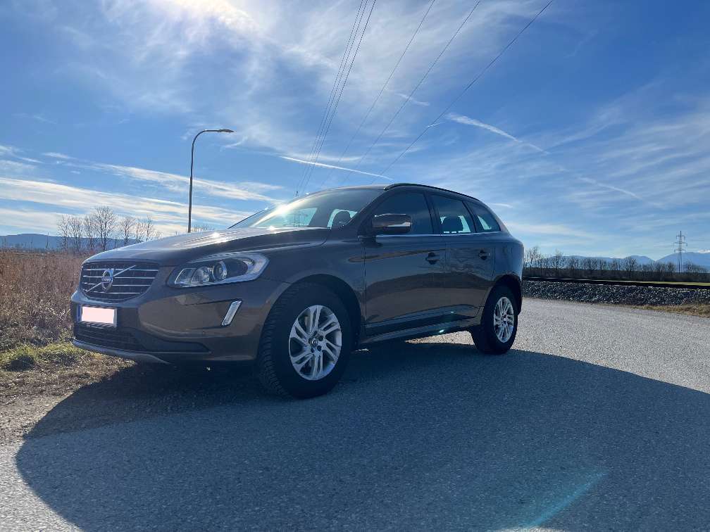 Volvo XC60 D4 Momentum AWD Geartronic SUV / Geländewagen