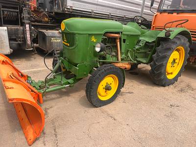 DEUTZ-FAHR Winterdienstausstattung mit Schneepflug D40L F... Agrarfahrzeug