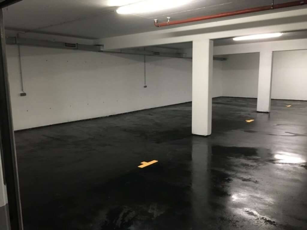 Oldtimer Garage (282 m²) für 12 + 6 PKWs + genug Lager- und Rangierfläche - niedrige BK - direkt beim Westbahnhof – pohled 2
