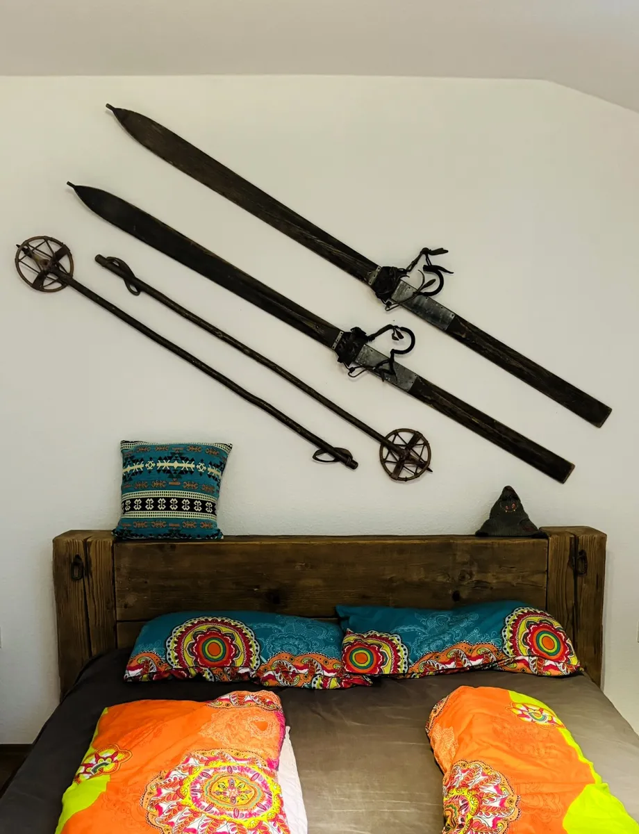 Alte Ski Holzski / Vintage Deko Altholz Chalet Holz Skier Schi / Vintage Museum Industrial Penthouse, € 299,- (5082 Salzburg)