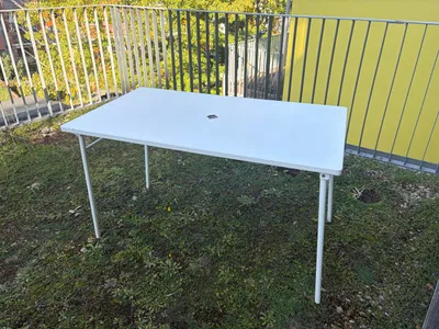 Zu verschenken: Gartentische - Gartenmöbel (Material: Metall)