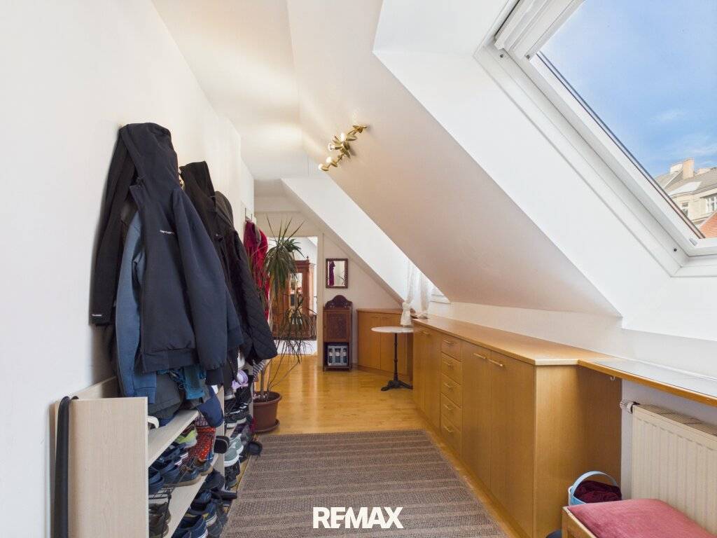 Traumhafte Maisonettewohnung mit Balkon und Garagenstellplatz im Herzen von Baden zu verkaufen! - Ansicht 2