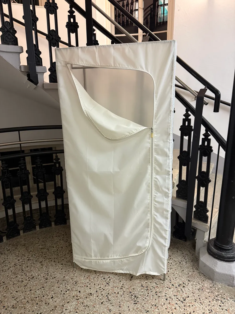 IKEA BRIM Stoffkleiderschrank - weiß - 1 Kleiderstange + 2 Böden - GRATIS, € 0,- (1020 Wien)