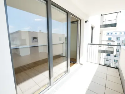 Helle 2 Zimmer-Wohnung mit optimalem Grundriss | Balkon inkl. Einbauküche und Kellerabteil