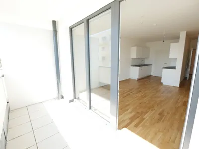 Helle 2 Zimmer-Wohnung mit optimalem Grundriss | Balkon inkl. Einbauküche und Kellerabteil – Bild 2