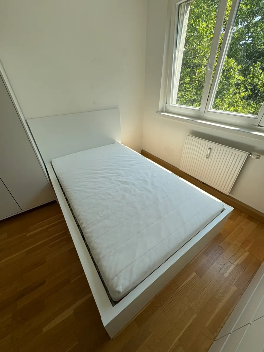 IKEA MALM Bett 120x200 inkl. Lattenrost & Matratze, € 120,- (1220 Wien)