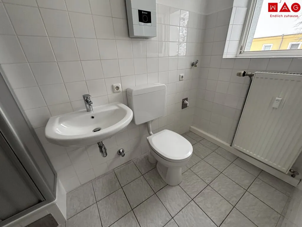 Idyllisches Wohnerlebnis in urbaner Lage steht für Sie bereit! Ruhig und grün gelegen wird Erholung pur geboten - gleichzeitig sorgt die erstklassige Infrastruktur für kurze Wege! Sofort verfügbar! - Ansicht 3