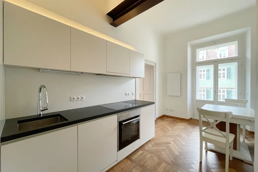 Charmante Altbauwohnung mit Balkon & separatem Zugang in bester Innenstadtlage - Sporgasse 8010 Graz - Prikaz 2