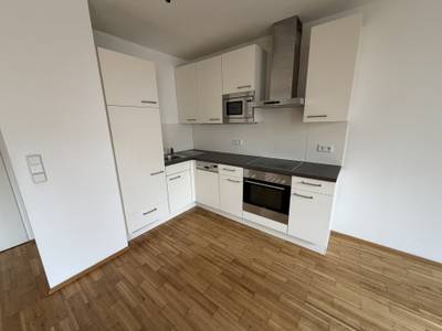 Nur wenige Schritte zur U3 Hütteldorfer Straße: 2-Zimmer-Wohnung mit Loggia