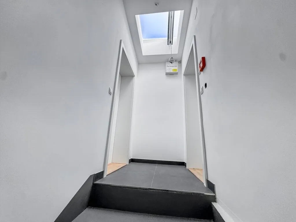 Büro - Erstbezug | Neue und hochwertig ausgestattete Bürofläche | Bodentiefe Fenster - Ansicht 2