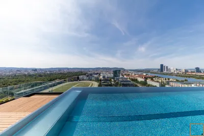 GRÜNBLICK Erstbezug: Top ausgestattete, teilmöblierte Terrassenwohnung - Infinity-Pool, Sauna und Gym inklusive – Bild 2