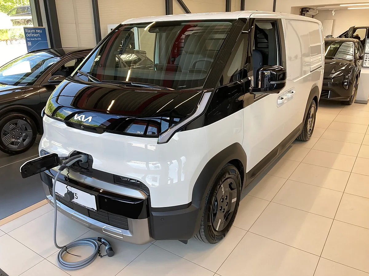 KIA PV5