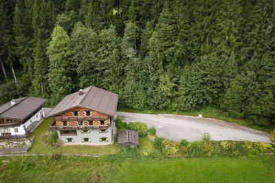 16-Zimmer-Gewerbeimmobilie kaufen in Kitzbühel – 557 m², € 1.650.000 – Bild 5 von 13