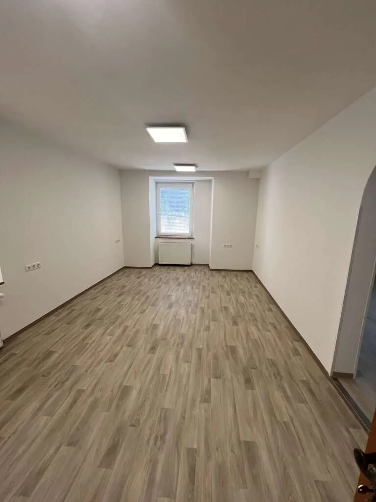 SCHWAZ - Helle Geschäftsräumlichkeiten - Nähe Stadtzentrum - für verschiedene Sparten geeignet - Ansicht 3