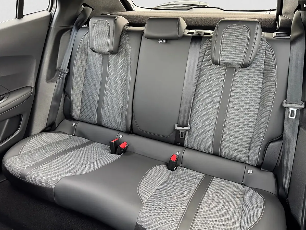 Peugeot 2008 110PS Allure Automatik – Bild 9