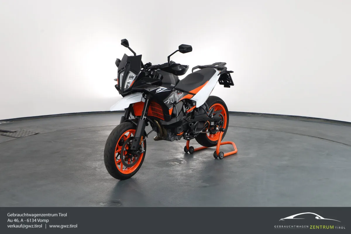 KTM 890