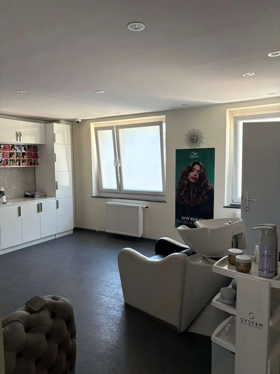 Voll ausgestatteter Friseursalon in Toplage - sofort verfügbar! (- ohne VermittlungNur 15500€) - Ansicht 2