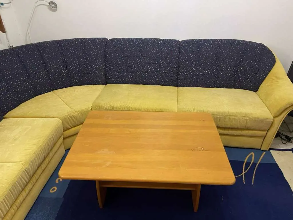 Vollholz Couchtisch mit Ablage, Birke, höhenverstellbar, gebraucht, € 30,- (1100 Wien)
