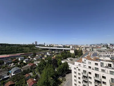 Genießen Sie diesen Weitblick! Teilmöblierte 2 Zimmer Wohnung - mit großem Wintergarten