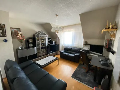 3 Zimmer Dachgeschosswohnung mit 2 Balkone (ab September)