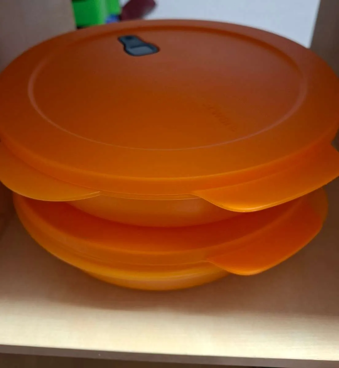 Tupperware Mikrowelle Teller mit Deckel, € 10,- (3506 Brunnkirchen)