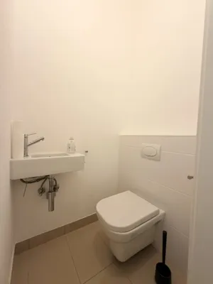 Ruhige wunderschöne Innenhof Wohnung mit ca. 10 m2 Balkon Mitten im 5. Bezirk // BITTE NUR SCHRIFTLICH ANFRAGEN – Bild 3