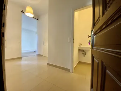 Ruhige wunderschöne Innenhof Wohnung mit ca. 10 m2 Balkon Mitten im 5. Bezirk // BITTE NUR SCHRIFTLICH ANFRAGEN – Bild 2