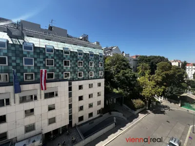 Generalsanierte lichtdurchflutete und ruhige 5-Zimmer Altbauwohnung mit separater Küche, kleinem Balkon, 2 Bädern und Abstellraum – Bild 3