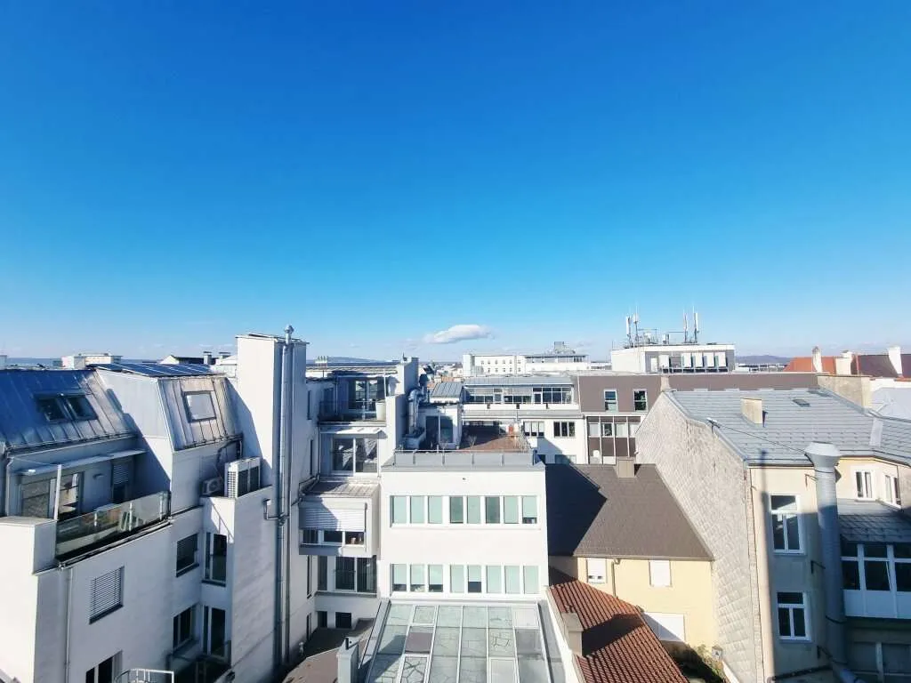 Urbanes Wohnen mit Lift & Loggia - 62,60 m², 5. Etage, sofort verfügbar | EUR 849,- inkl. BK & USt. – pohled 2