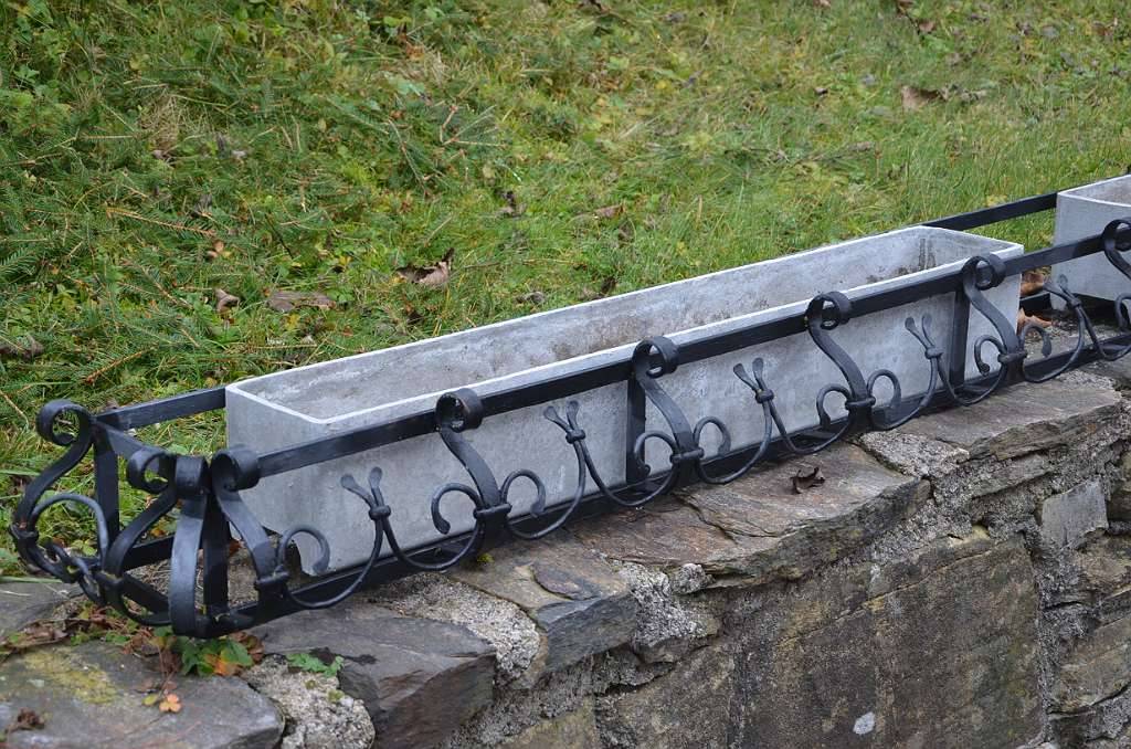 blumenkasten auf rollen Pflanzkasten aus Massivholz auf Rollen