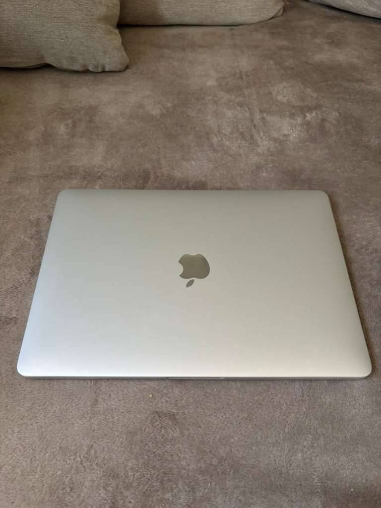 MacBook Pro 13" - 16GB RAM - 1TB SSD - M1