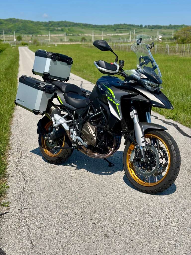 QJ Motor SRT 700 X Tourer