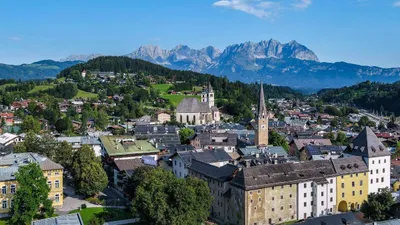 6-Zimmer-Immobilie kaufen in Kitzbühel – 389 m² – Bild 2 von 3