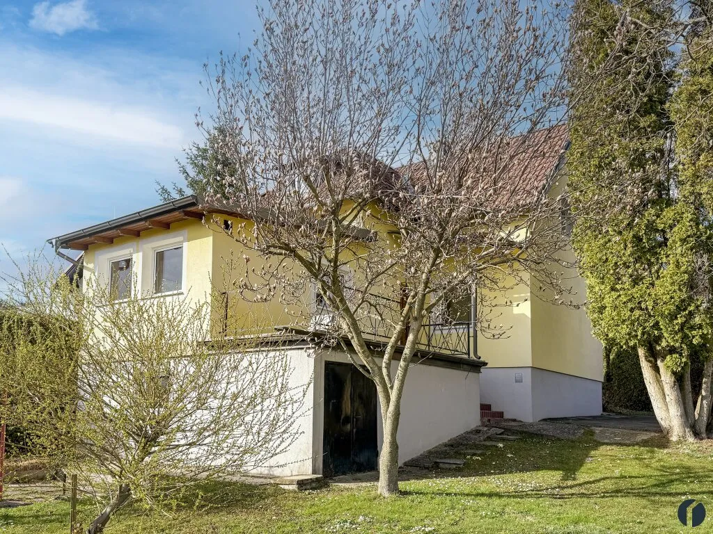 Charmantes Haus mit tollem Grundstück in Grün-Ruhelage - Widok 2