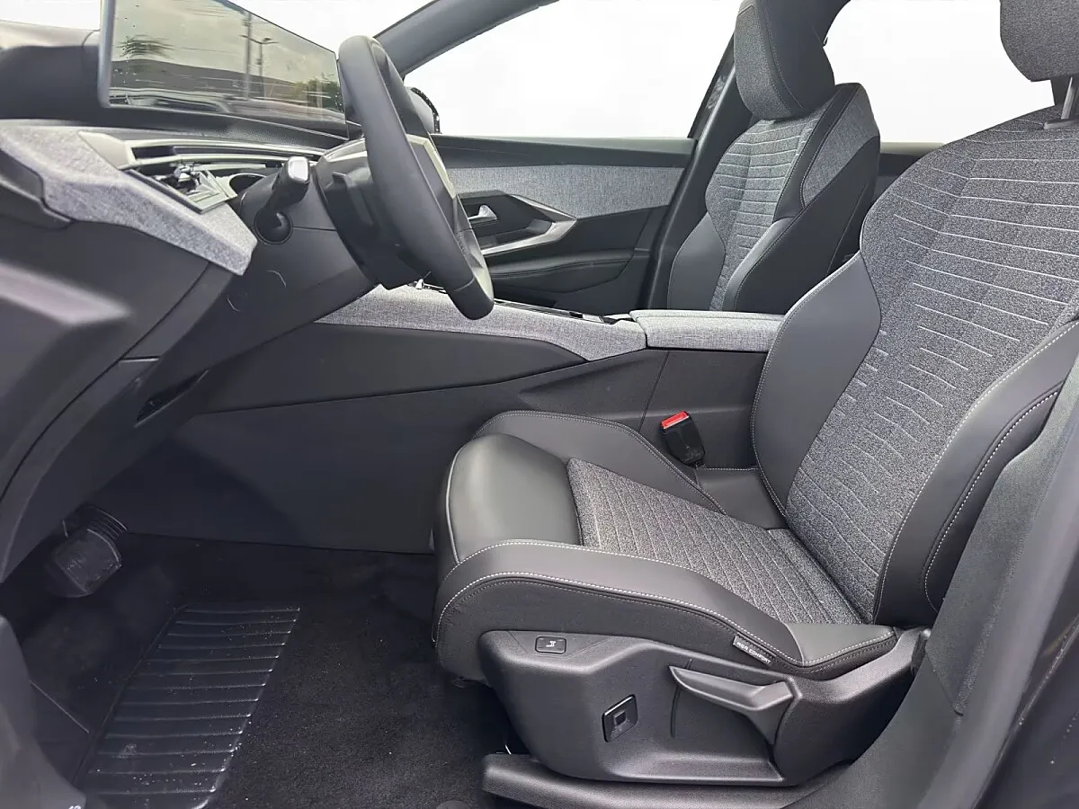 Peugeot 3008 1.2 Hybrid 145 Allure – Bild 11