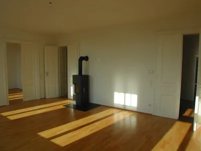 Wunderschöne helle 4-Zimmer Altbauwohnung mit Loggia und Balkonen in Grünruhelage – Bild 2