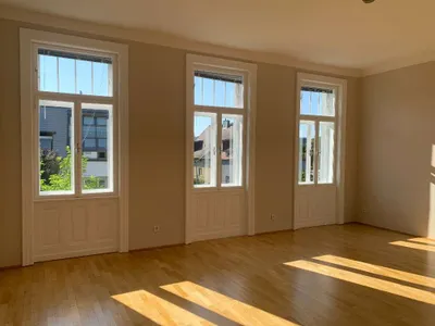 Wunderschöne helle 4-Zimmer Altbauwohnung mit Loggia und Balkonen in Grünruhelage – Bild 3
