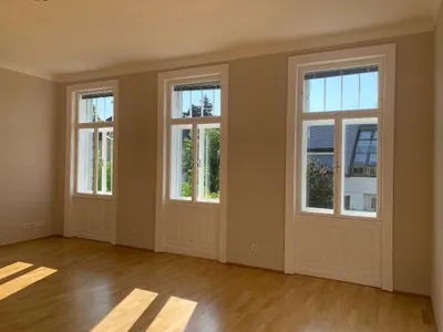 Wunderschöne helle 4-Zimmer Altbauwohnung mit Loggia und Balkonen in Grünruhelage