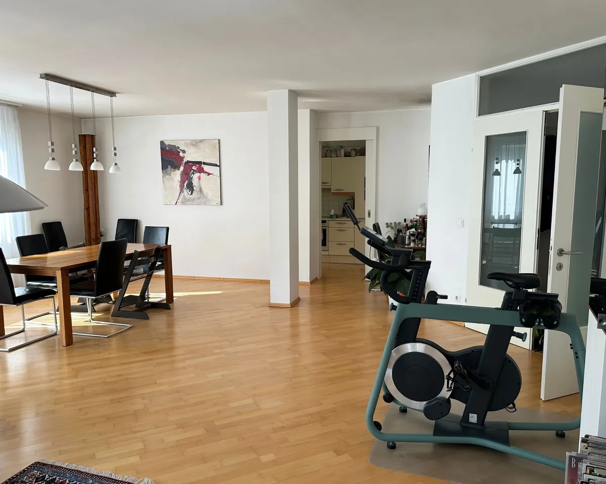 Sonnendurchflutete Wohnung in bester Lage im Herz-Jesu-Viertel - Ansicht 2