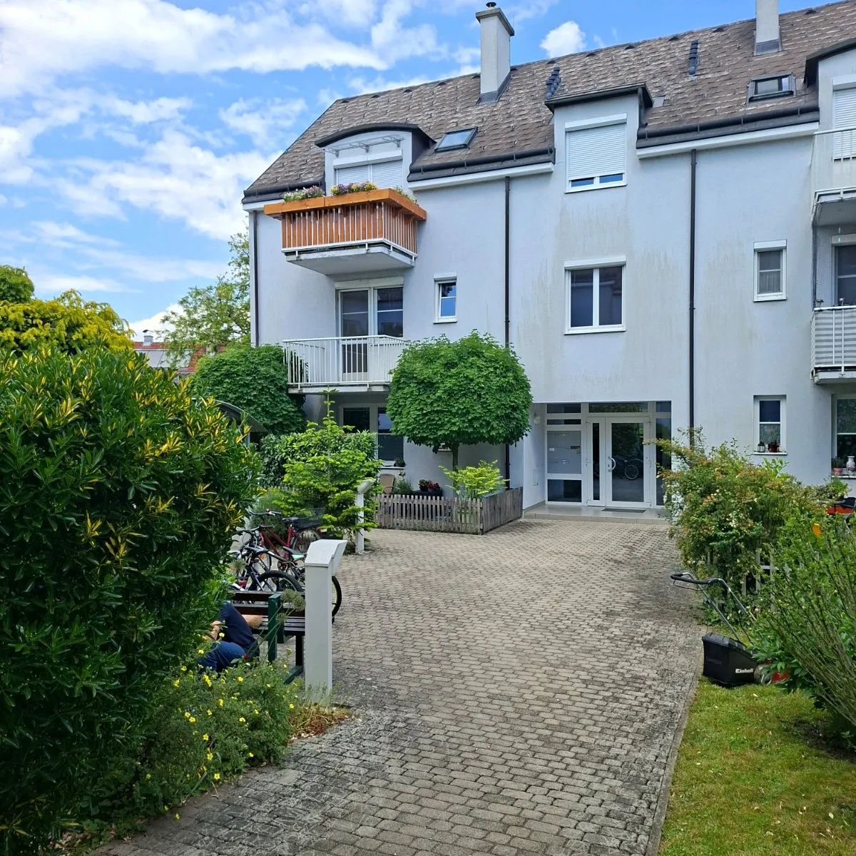 Zentral, ruhig und komplett möbilierte 3 Zimmer Wohnung mit Balkon, Königstetten