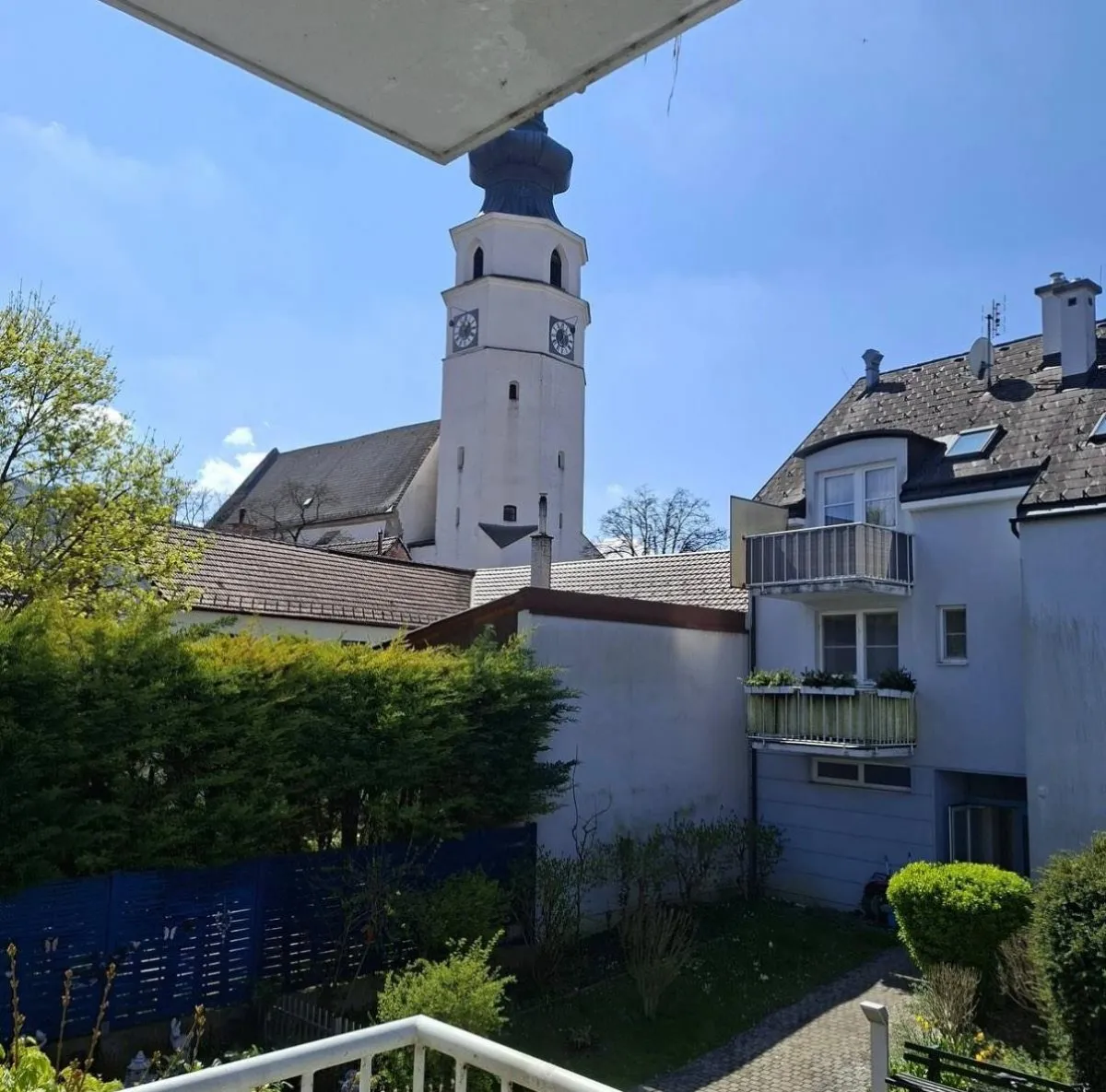 Zentral, ruhig und komplett möbilierte 3 Zimmer Wohnung mit Balkon - Ansicht 2