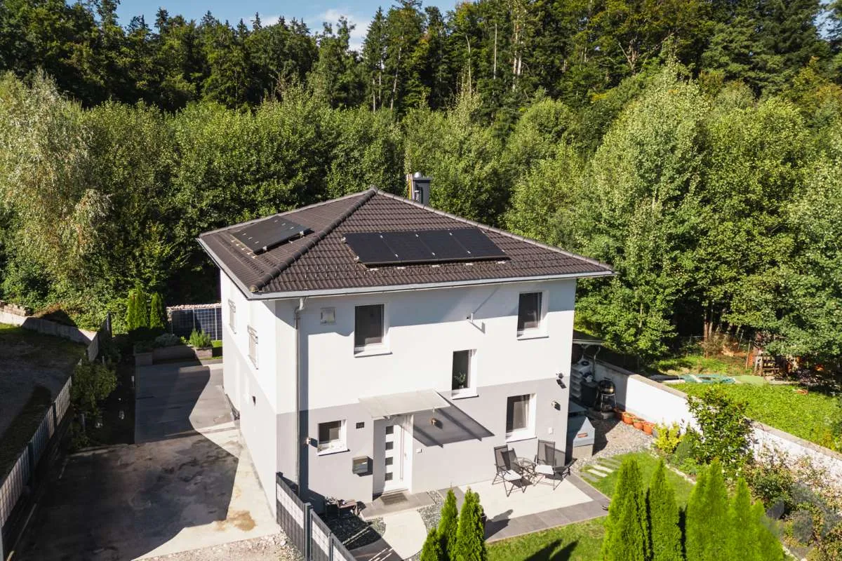 Modernes Einfamilienhaus mit sonnigem Garten in Bergheim - Ansicht 2